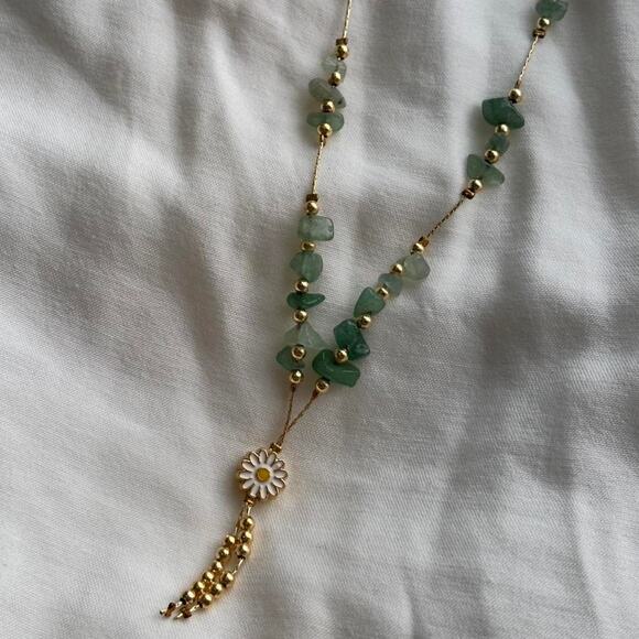 Other Jewelry - Green and gold beaded necklace